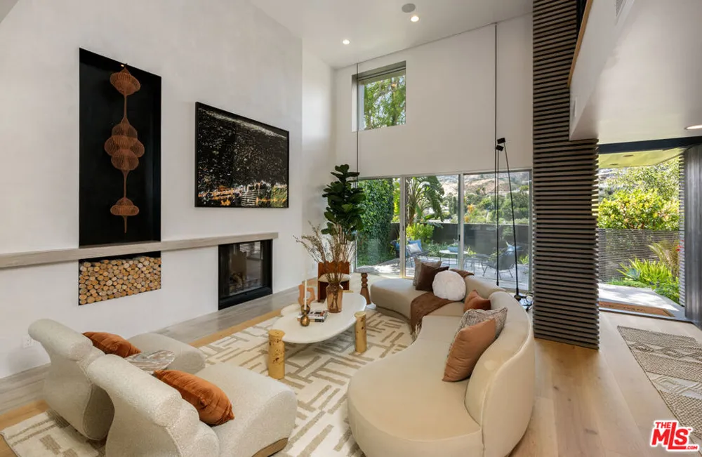 928 Las Lomas Avenue Pacific Palisades, CA 90272