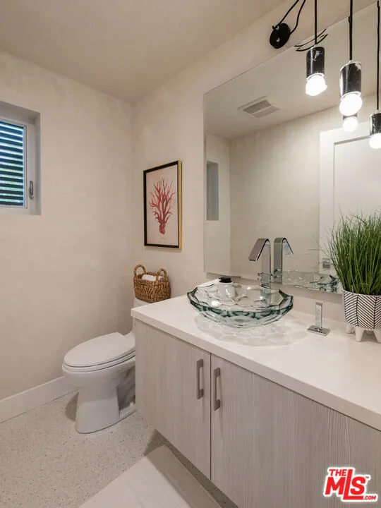 928 Las Lomas Avenue Pacific Palisades, CA 90272