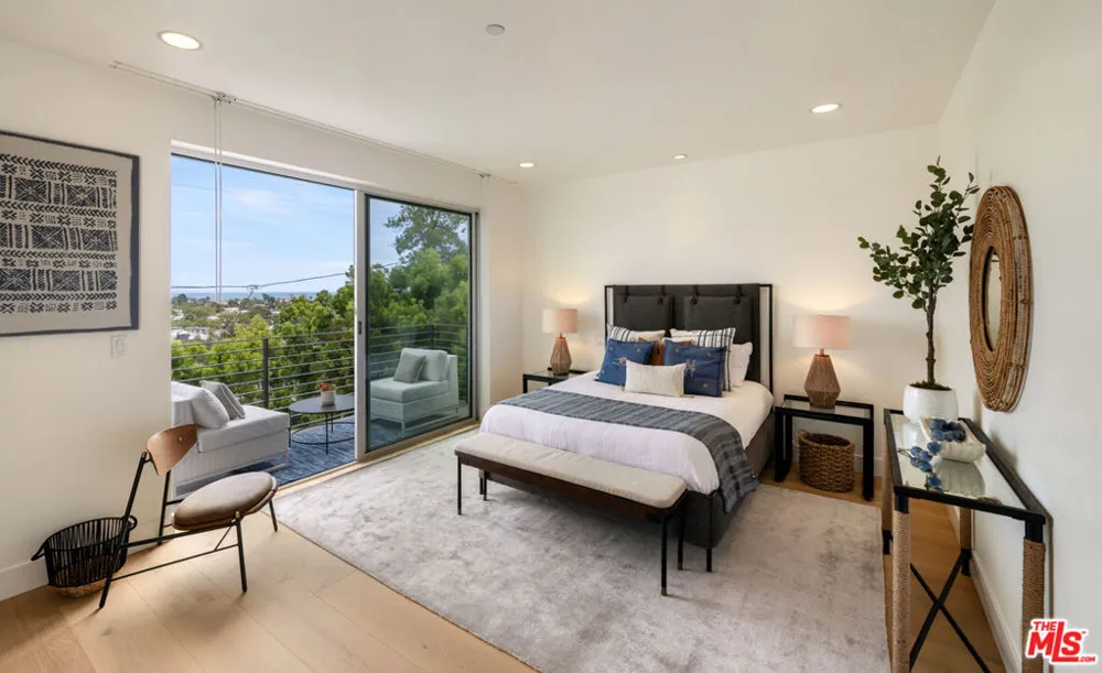 928 Las Lomas Avenue Pacific Palisades, CA 90272