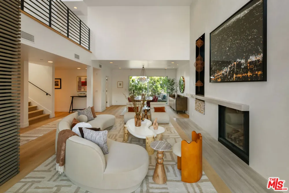 928 Las Lomas Avenue Pacific Palisades, CA 90272