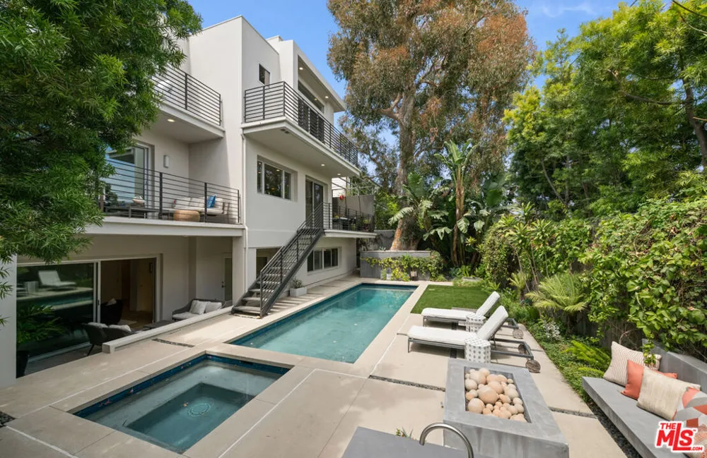 928 Las Lomas Avenue Pacific Palisades, CA 90272