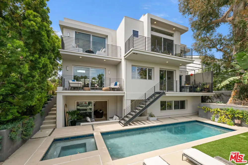 928 Las Lomas Avenue Pacific Palisades, CA 90272