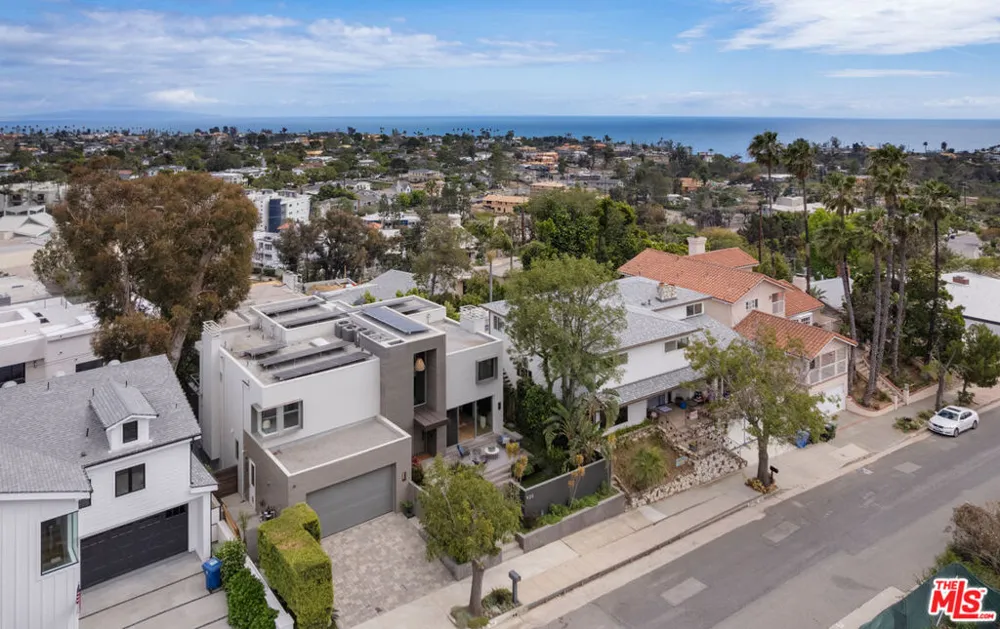 928 Las Lomas Avenue Pacific Palisades, CA 90272