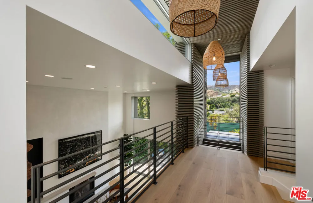928 Las Lomas Avenue Pacific Palisades, CA 90272
