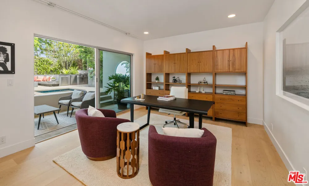 928 Las Lomas Avenue Pacific Palisades, CA 90272