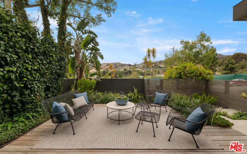928 Las Lomas Avenue Pacific Palisades, CA 90272