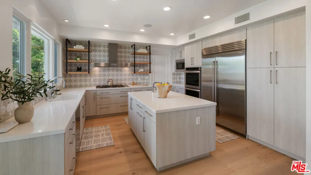 928 Las Lomas Avenue Pacific Palisades, CA 90272