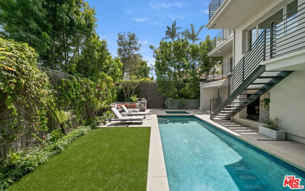 928 Las Lomas Avenue Pacific Palisades, CA 90272