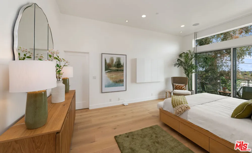 928 Las Lomas Avenue Pacific Palisades, CA 90272