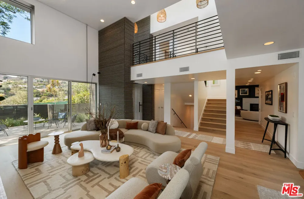 928 Las Lomas Avenue Pacific Palisades, CA 90272
