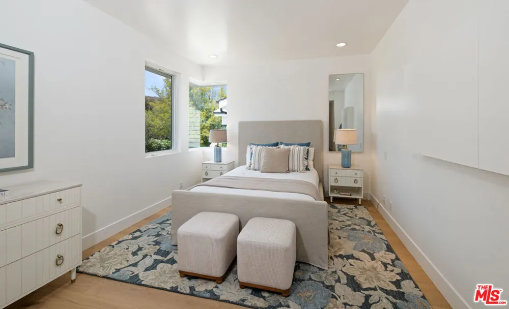 928 Las Lomas Avenue Pacific Palisades, CA 90272