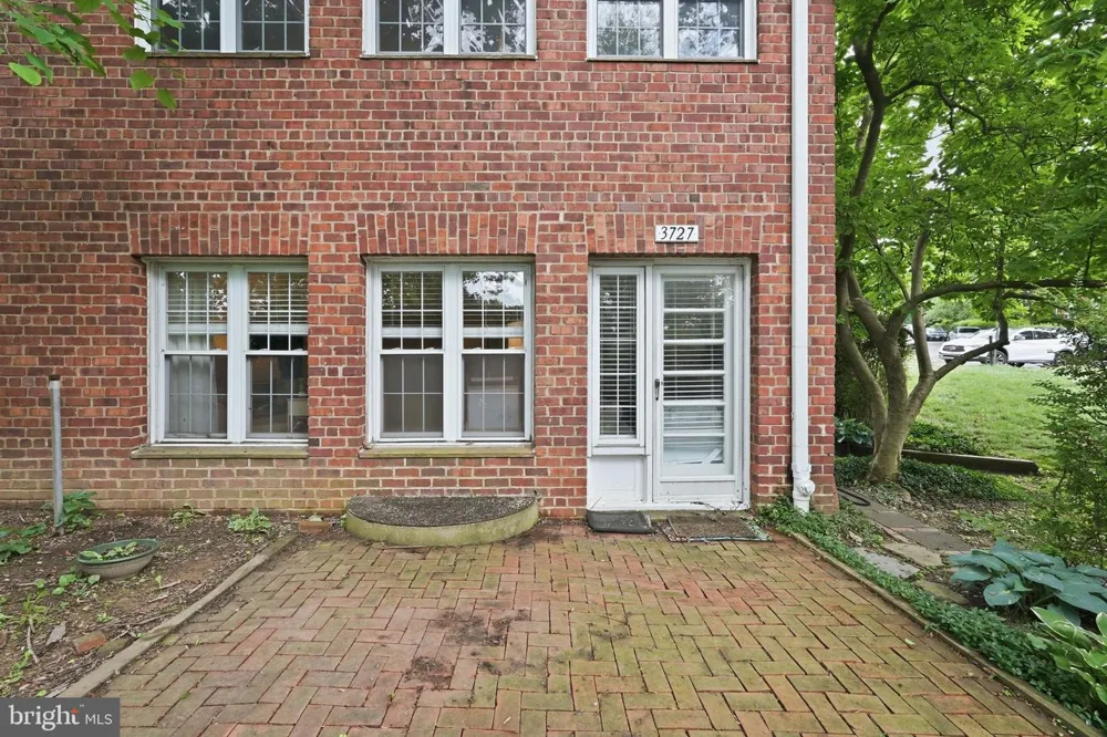 3727 LYONS LANE #3727 Alexandria, VA 22302
