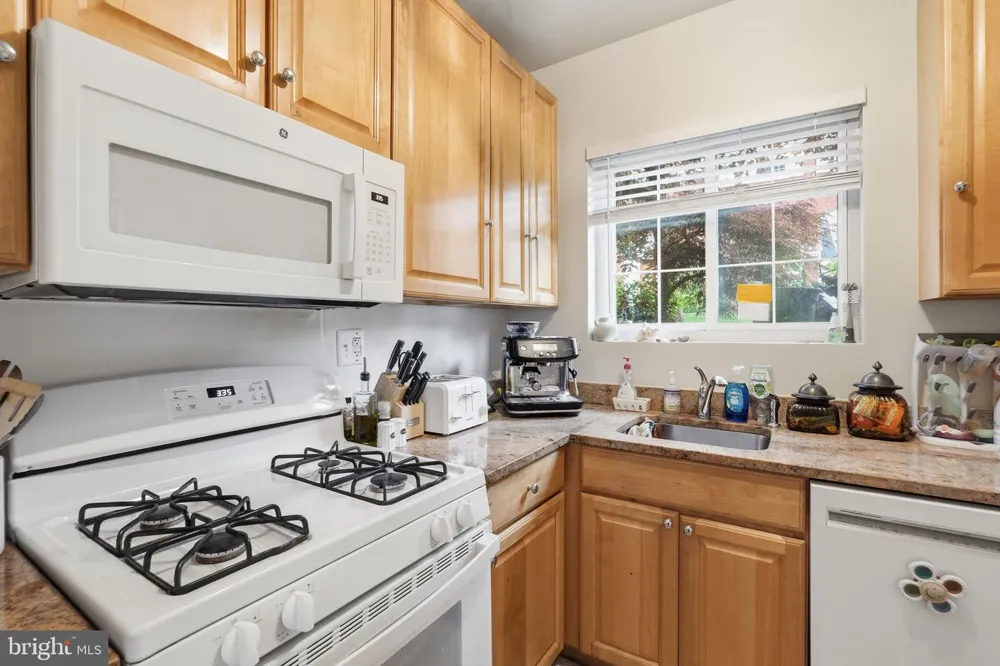 3727 LYONS LANE #3727 Alexandria, VA 22302