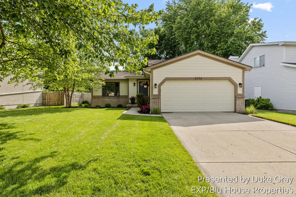 3232 Brook Trail SE