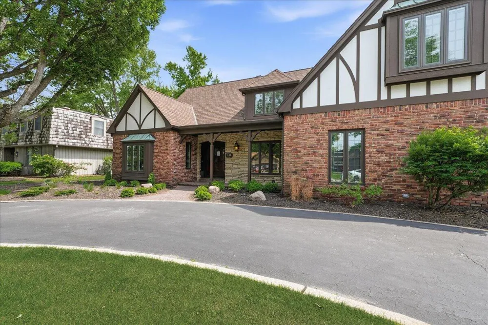1130 Melbrook Drive Munster, IN 46321