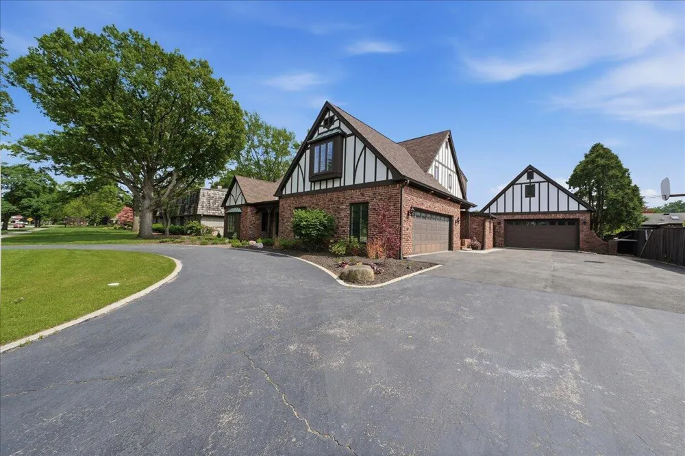 1130 Melbrook Drive Munster, IN 46321
