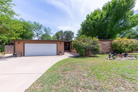 109 Circle of Holly