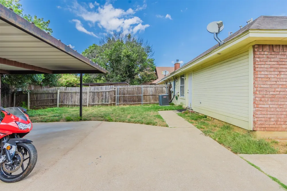 2709 Brittany Drive Euless, TX 76039