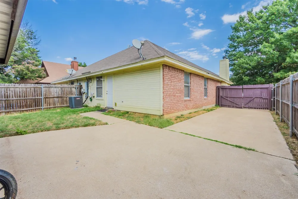 2709 Brittany Drive Euless, TX 76039