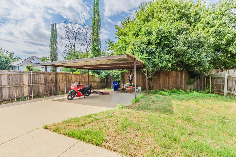 2709 Brittany Drive Euless, TX 76039