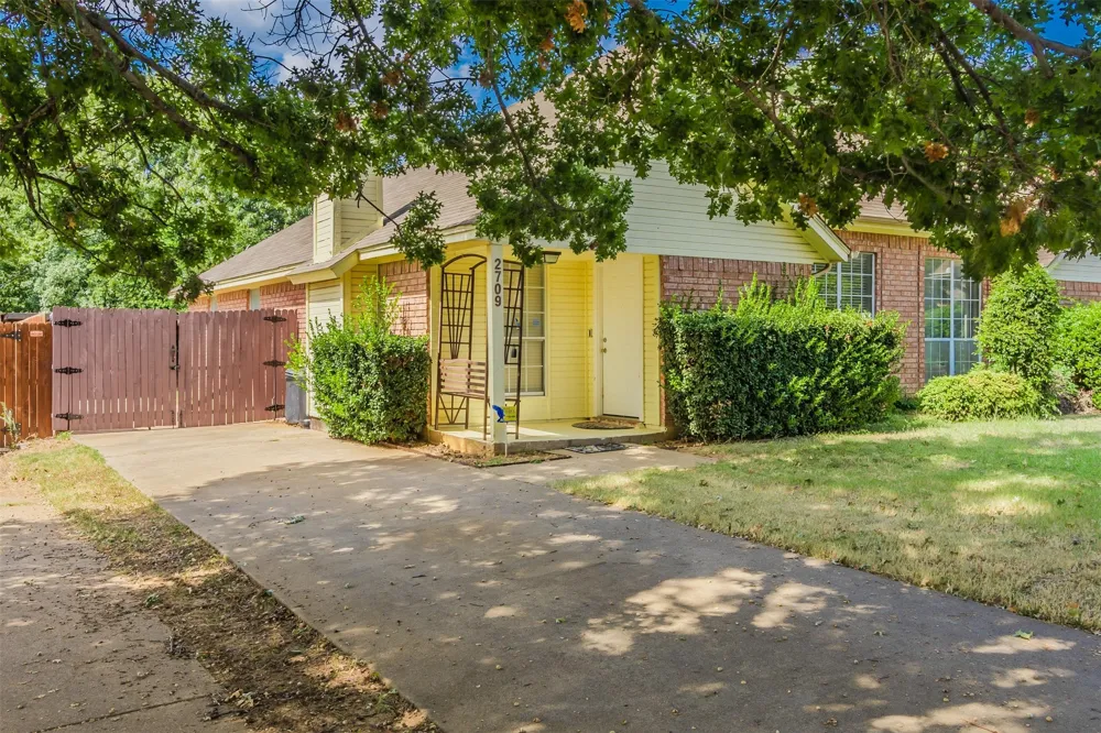2709 Brittany Drive Euless, TX 76039
