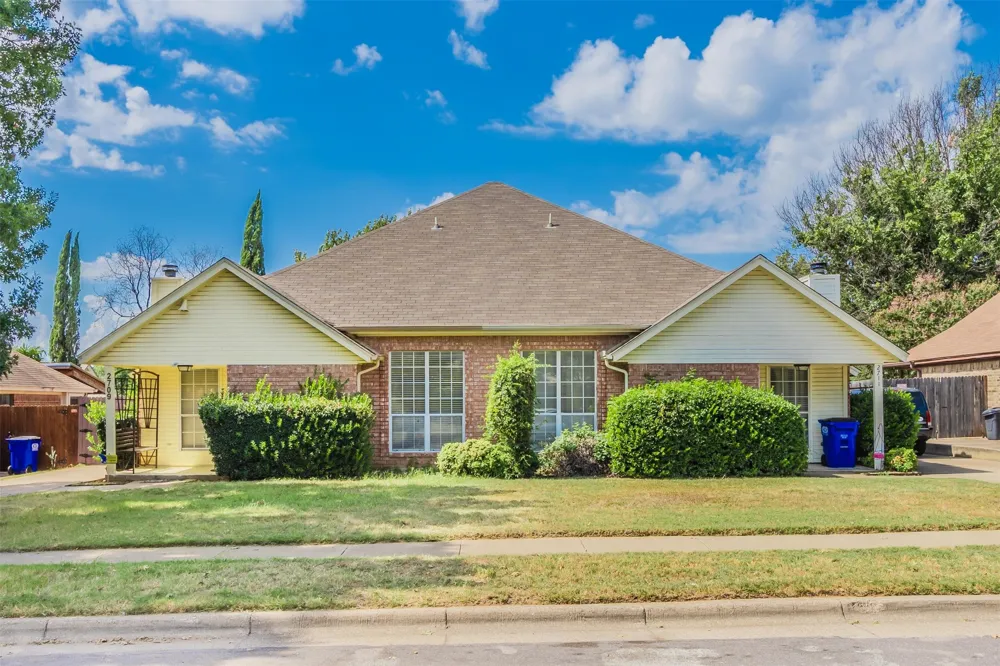 2709 Brittany Drive Euless, TX 76039