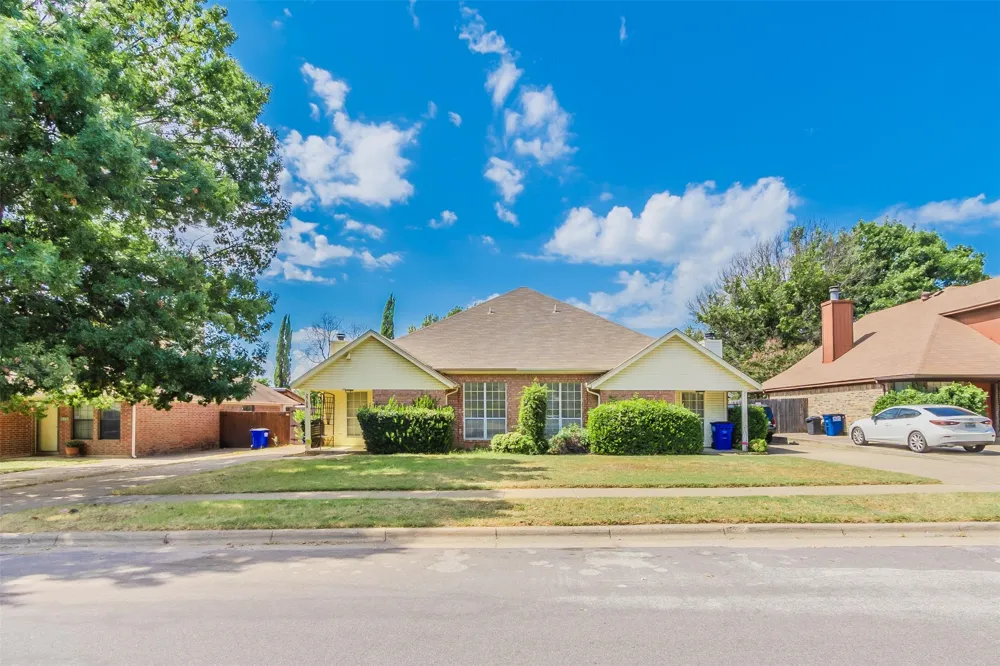 2709 Brittany Drive Euless, TX 76039