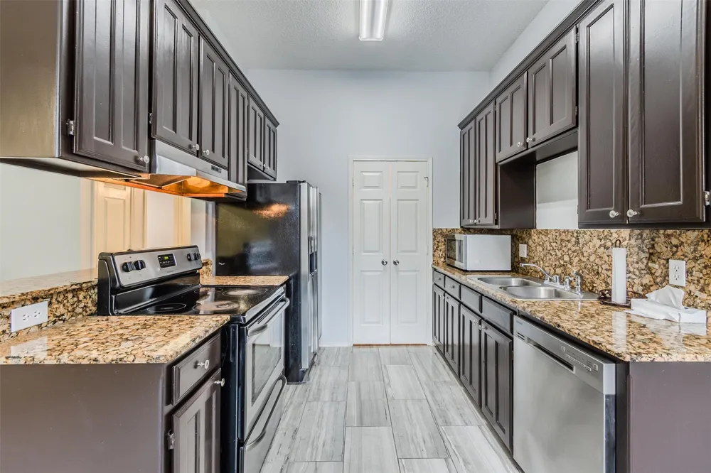 2709 Brittany Drive Euless, TX 76039