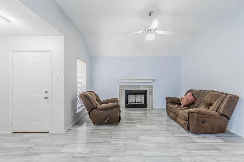 2709 Brittany Drive Euless, TX 76039