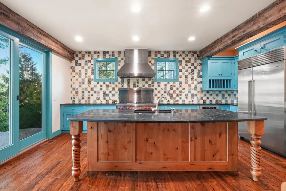 10249 Kay Ray Road Acme Township, MI 49690