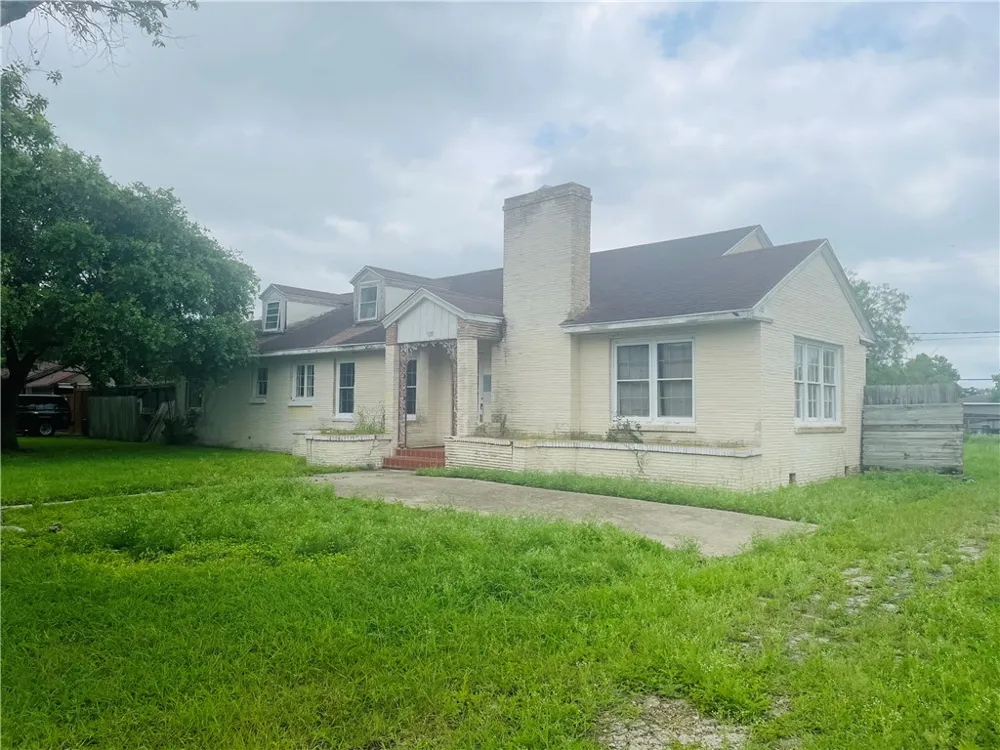 626 Fetick Avenue Taft, TX 78390