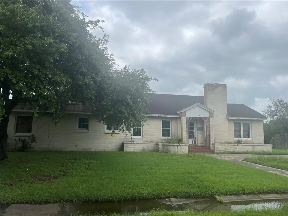 626 Fetick Avenue Taft, TX 78390