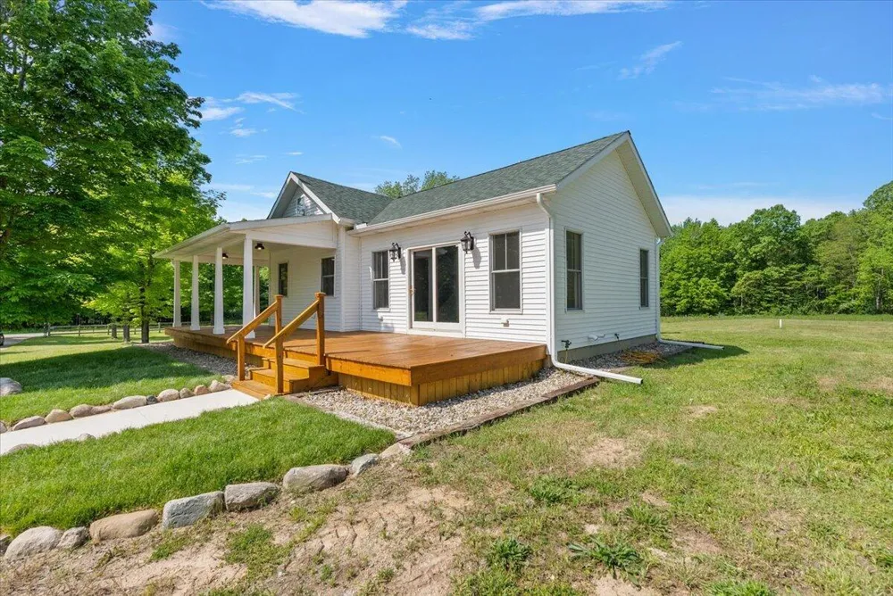 48882 8th Avenue Columbia Township, MI 49056