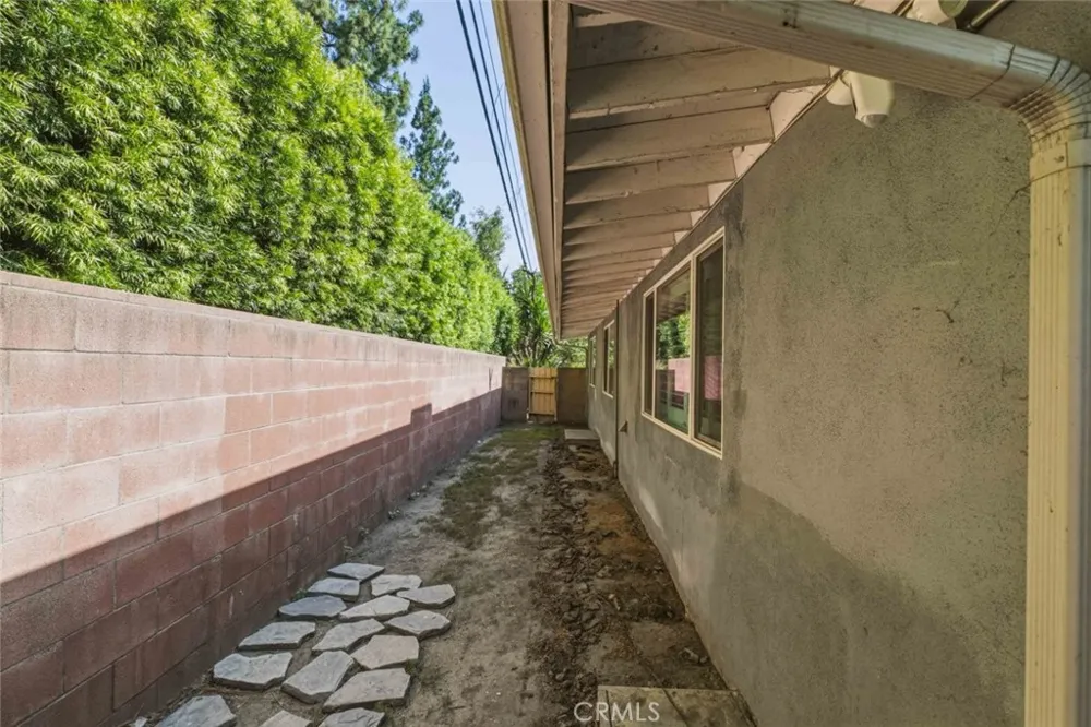 301 W Ashby Street Azusa, CA 91702