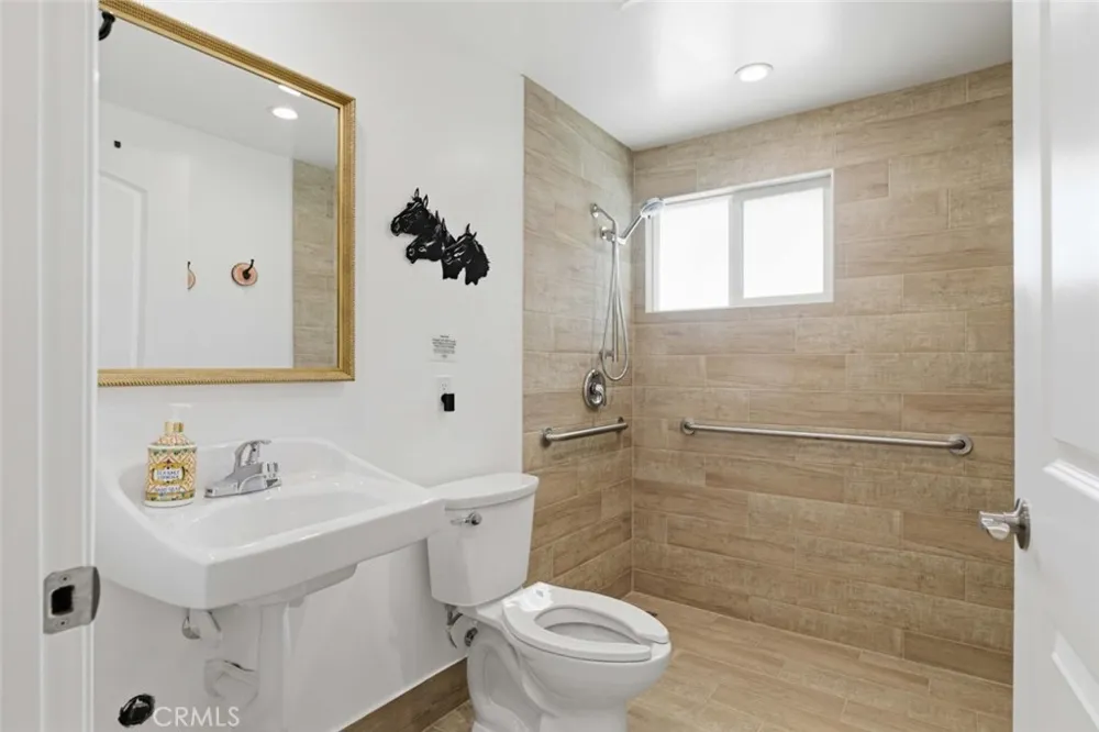 301 W Ashby Street Azusa, CA 91702