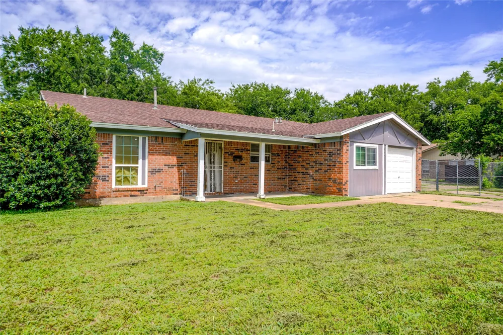 300 Coury Road Everman, TX 76140