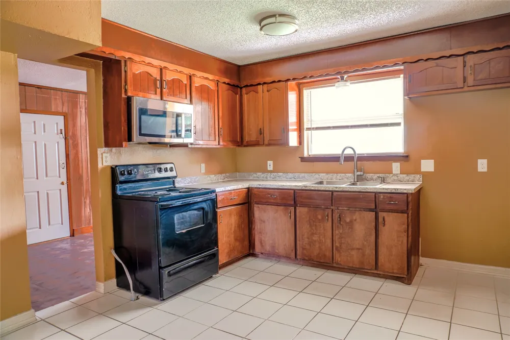 300 Coury Road Everman, TX 76140