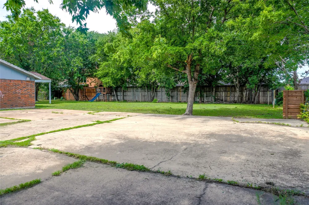 300 Coury Road Everman, TX 76140