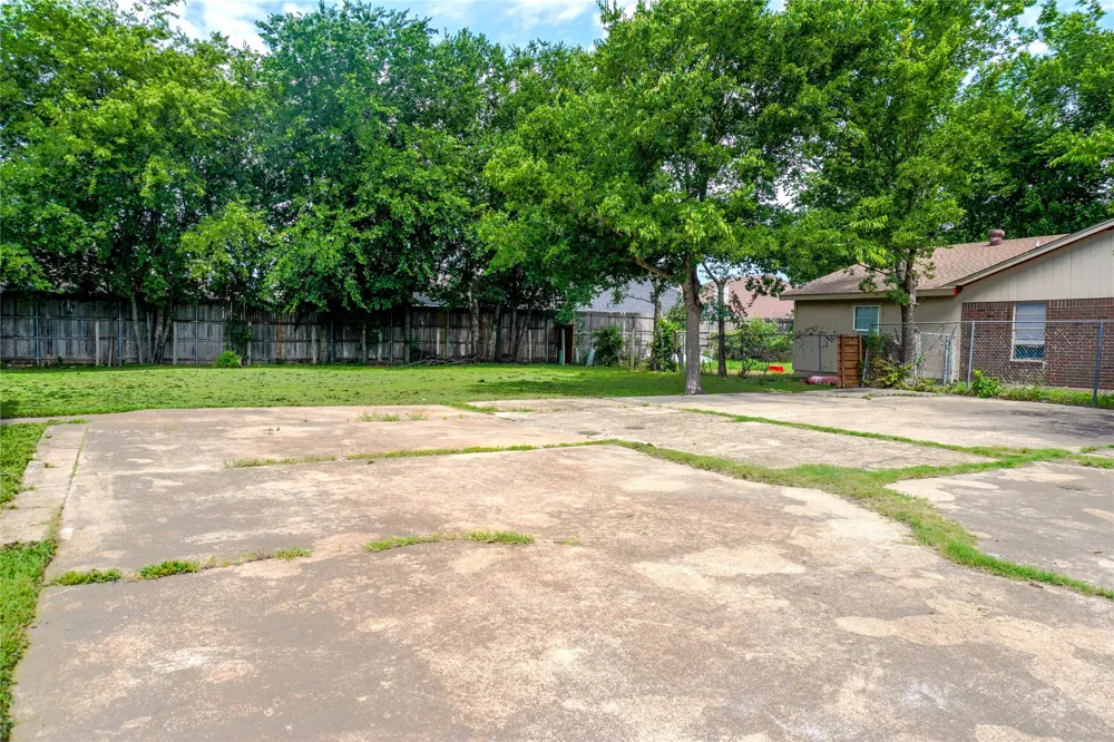 300 Coury Road Everman, TX 76140
