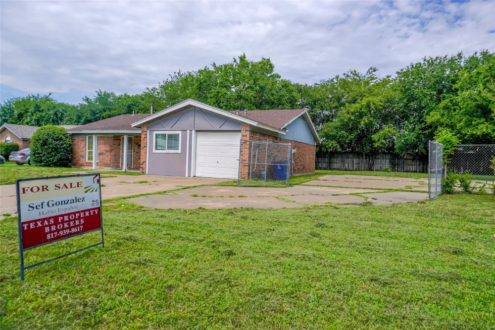 300 Coury Road Everman, TX 76140