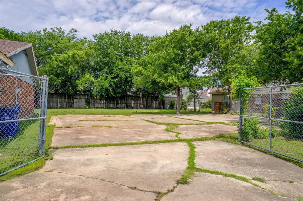300 Coury Road Everman, TX 76140
