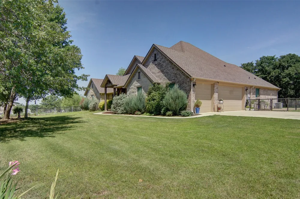 206 Oak Tree Court Poolville, TX 76487