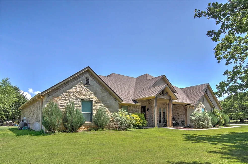 206 Oak Tree Court Poolville, TX 76487