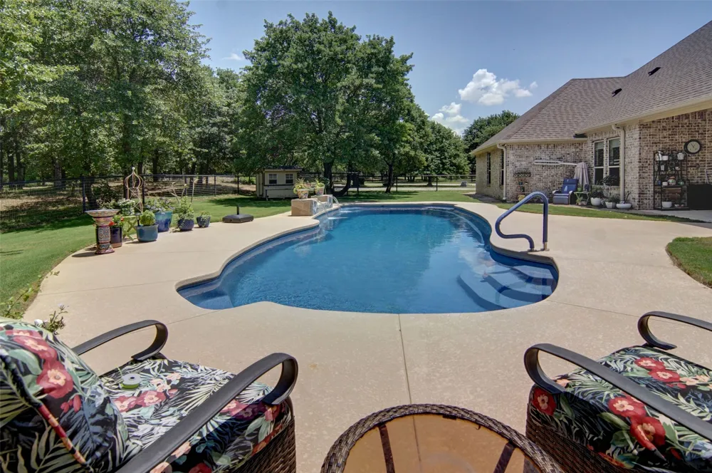 206 Oak Tree Court Poolville, TX 76487