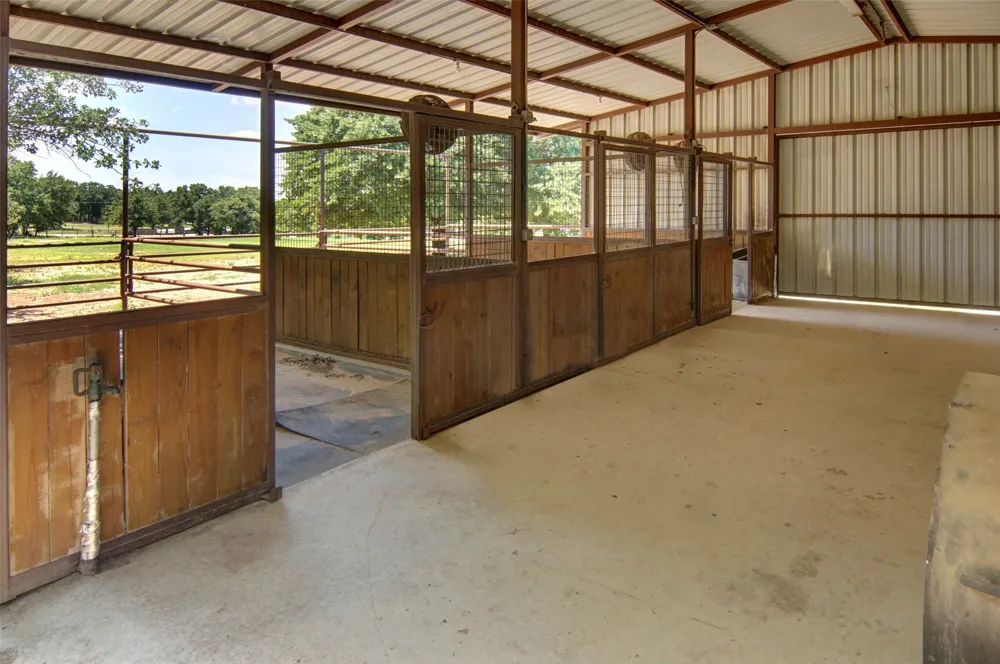 206 Oak Tree Court Poolville, TX 76487