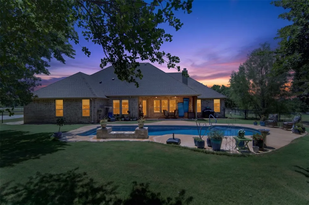 206 Oak Tree Court Poolville, TX 76487