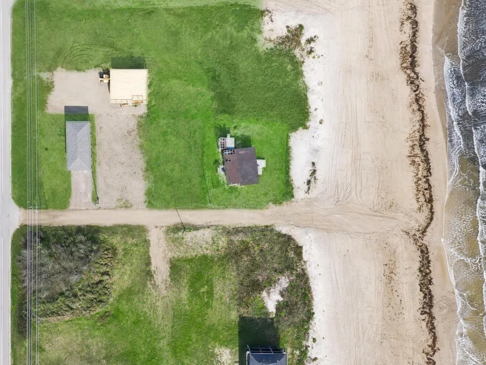992 S Mae Street Gilchrist, TX 77617