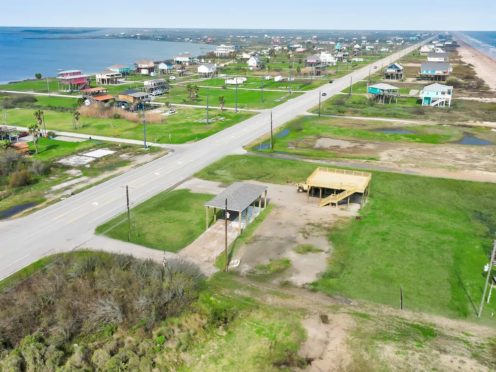992 S Mae Street Gilchrist, TX 77617