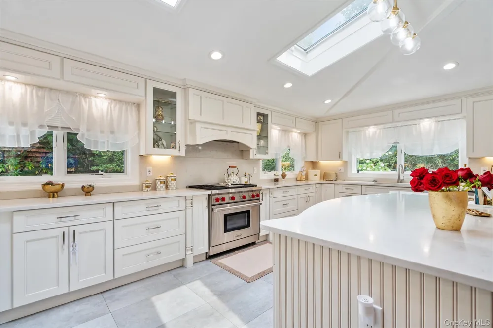 134 Wooleys Lane Great Neck, NY 11023