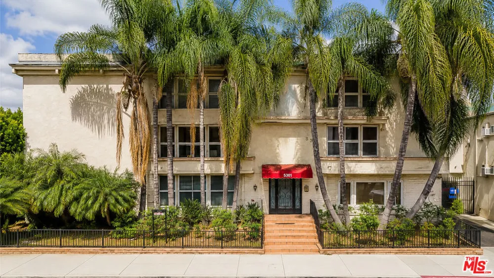 5301 Yarmouth Avenue #10 Encino, CA 91316